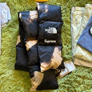 Supreme The North Face bleached denim print 700-fill down scarf